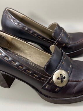 Madden Girl Button-Accent Chucky Heels Loafer size 7